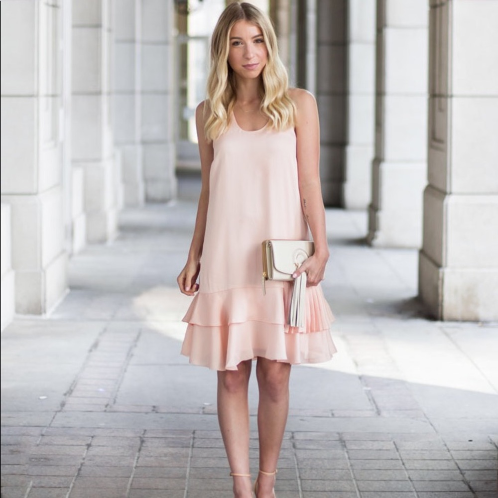 ❤️SOLD on Ⓜ️ Banana Republic blush tiered dress - Picture 2 of 8